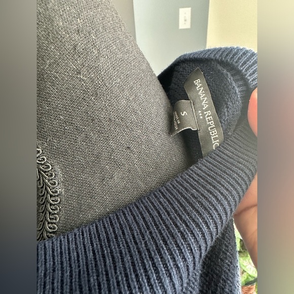 EUC Banana Republic V-Neck Sweater - Blue - Picture 7 of 8